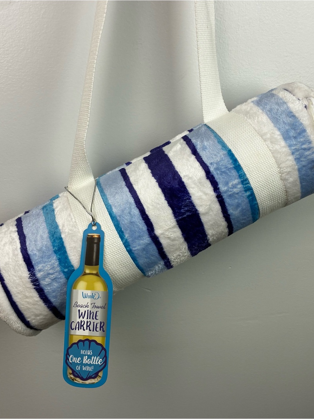Wink NWT Beach Towel Wine Bottle Carrier